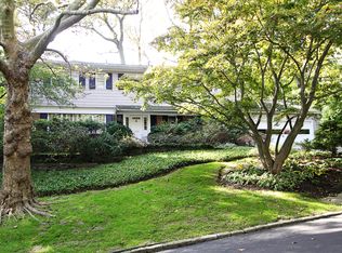 65 Birch Dr, Roslyn, NY 11576
