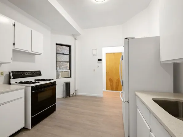 312 West 49th Street 1RW image 10 of 11