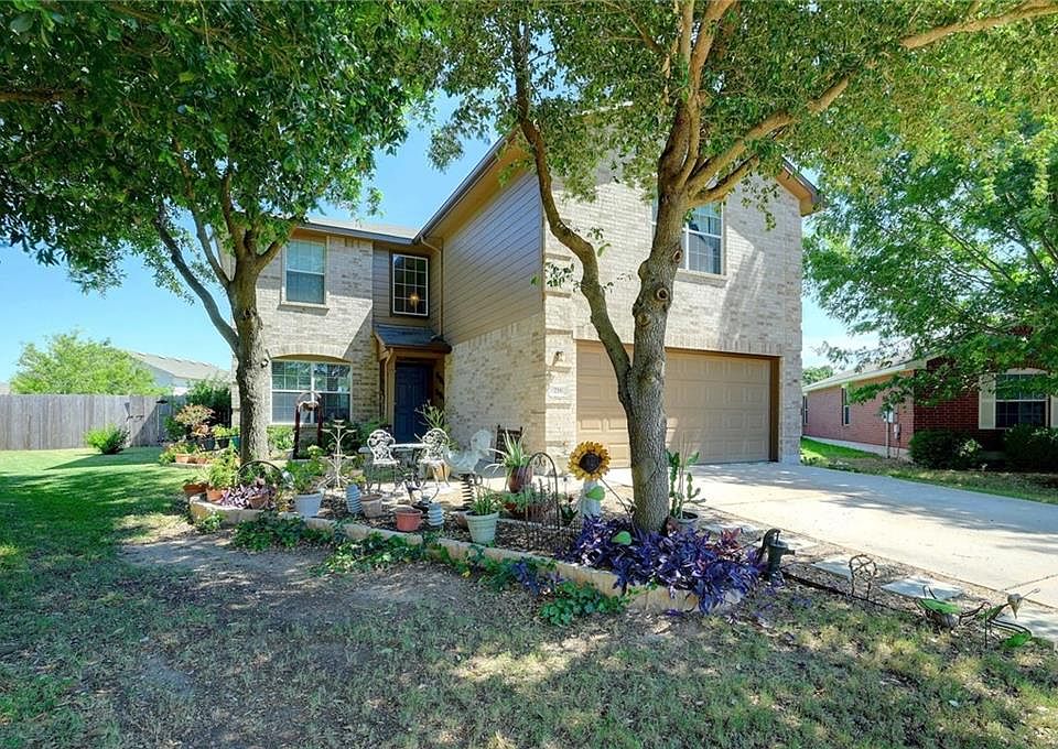1st image of 216 Meadow Park Dr