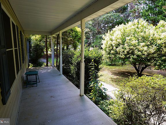 5th image of 629 Jefferson Woods Dr