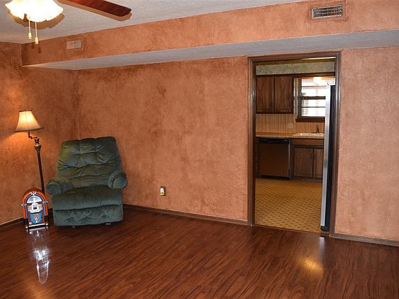 2nd image of 610 Amy Dr