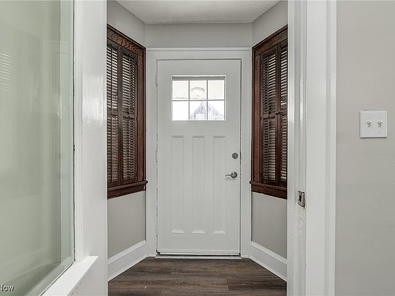 3rd image of 2092 W 101st St