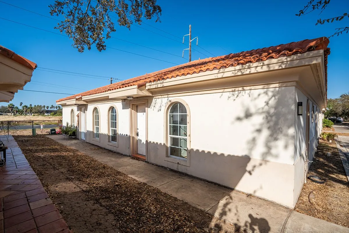 Building Photo - 604 Buena Vista Dr #E