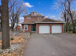 202 1st St NE, Morristown, MN 55052