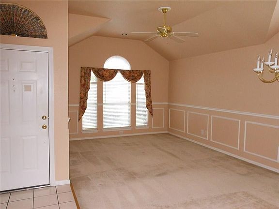 2nd image of 2728 Crystal Glenn Cir