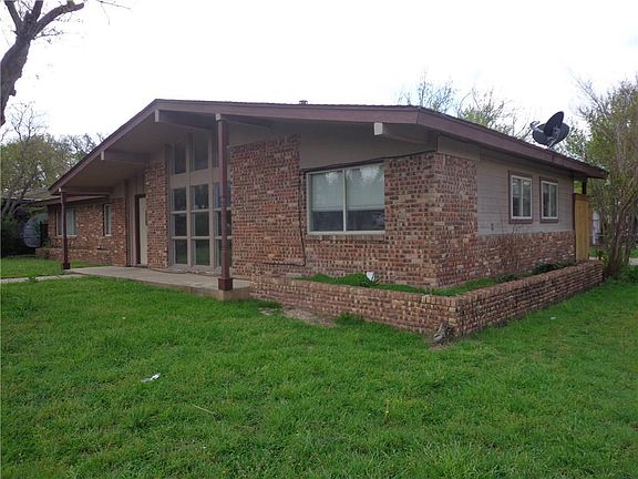 2nd image of 106 Broadmoor Cir