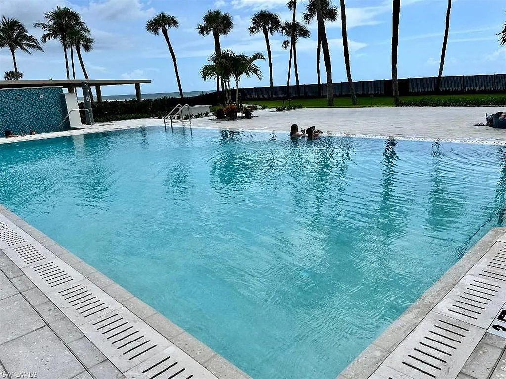 2 bed, 2.0 bath, 1271 sqft, $9,500 — Photo 2