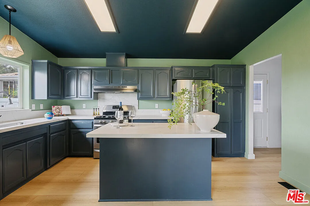 3 bed, 2.0 bath, 1728 sqft, $6,500 — Photo 3