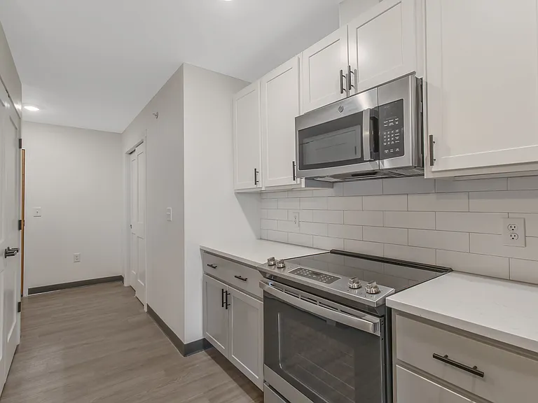 Loso Lakeside Apartments — Photo 18