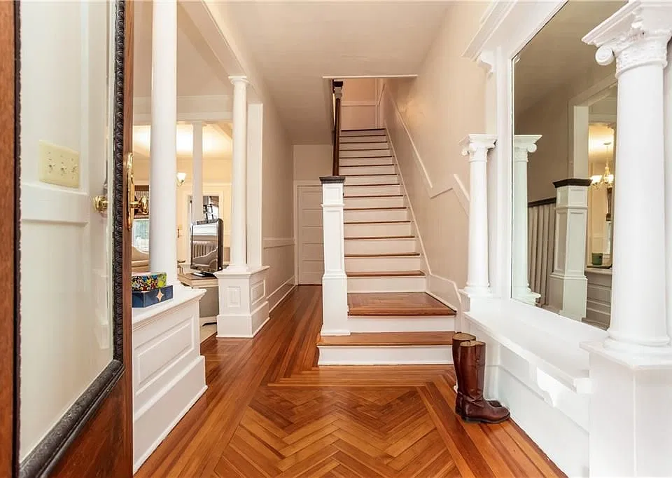 8 Wesley St