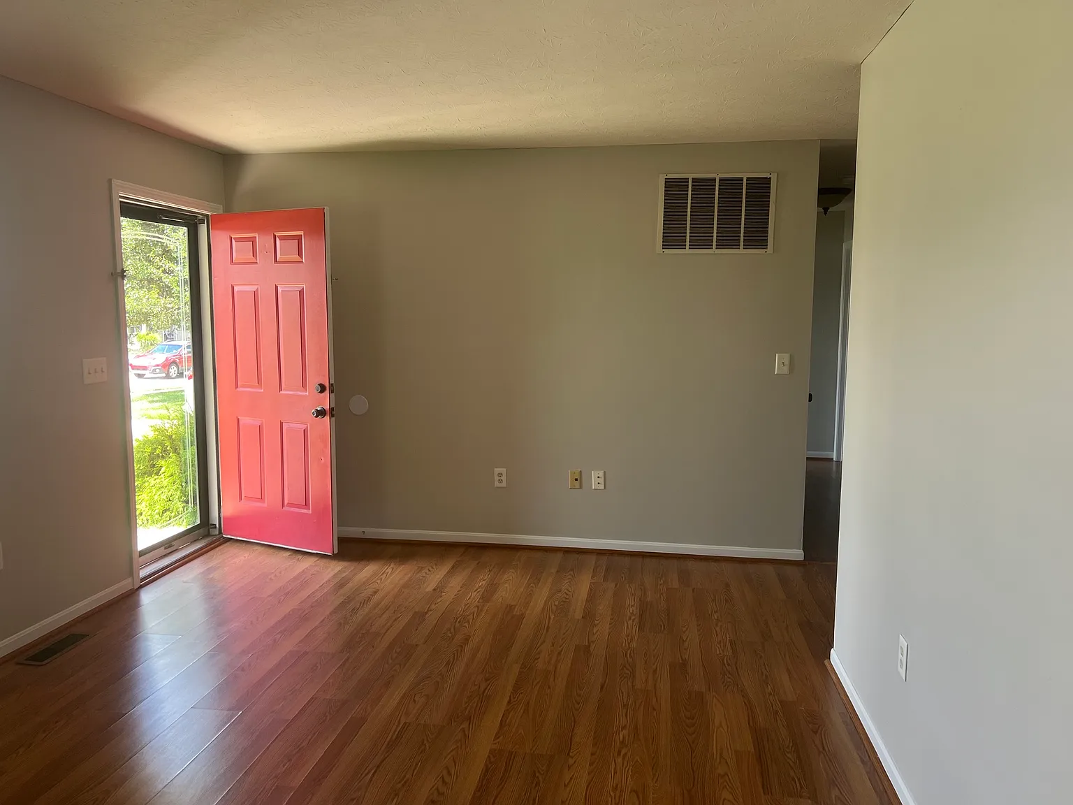 3 bed, 1176 sqft, $1,995 — Photo 3
