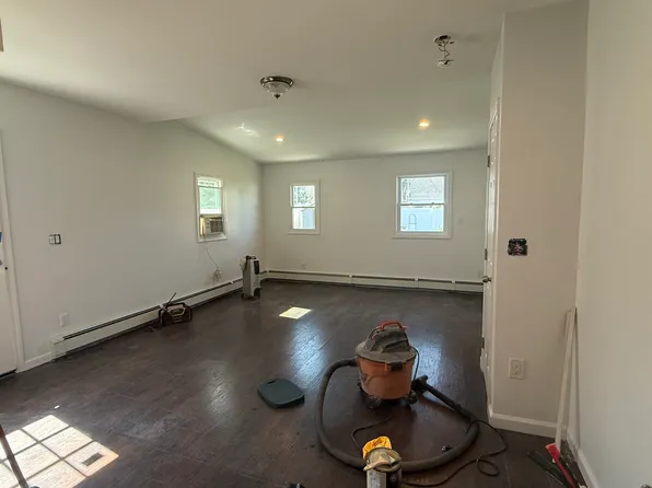 (undisclosed Address), Levittown, NY 11756