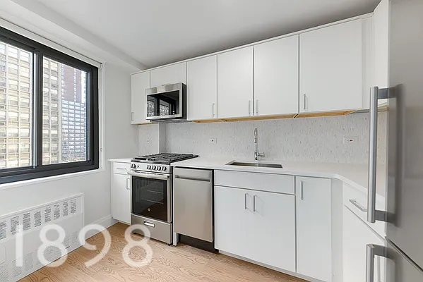 Rented by A&E Real Estate Management | media 7