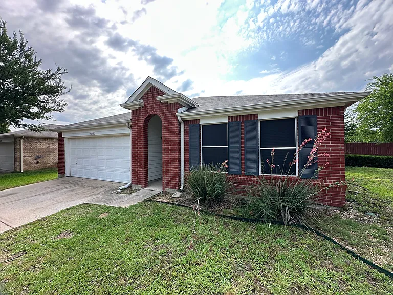 4013 Shiraz Dr — Photo 1