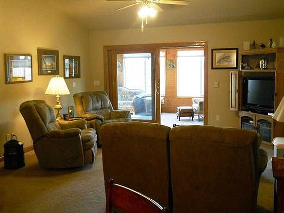 5th image of 115 E Tartan Dr