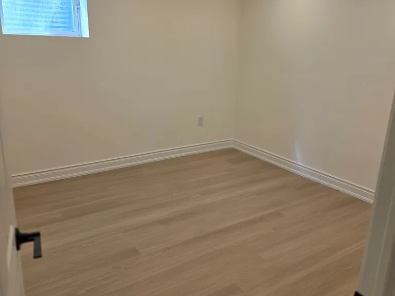 15 Pipers Green Ave #BASEMENT — Photo 10