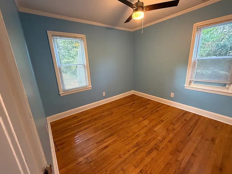 305 Olive St — Photo 17