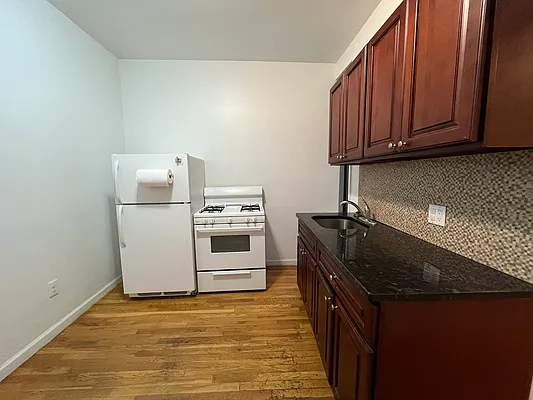 Rented by Parlor Real Estate Corp | media 16