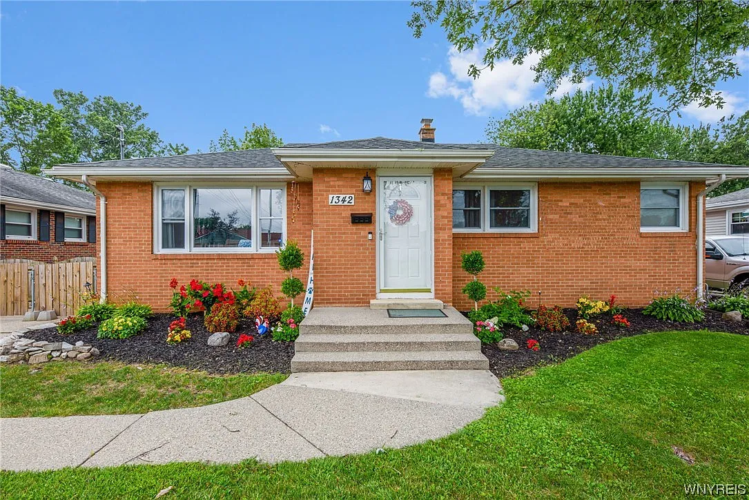 1342 Master St photo 1