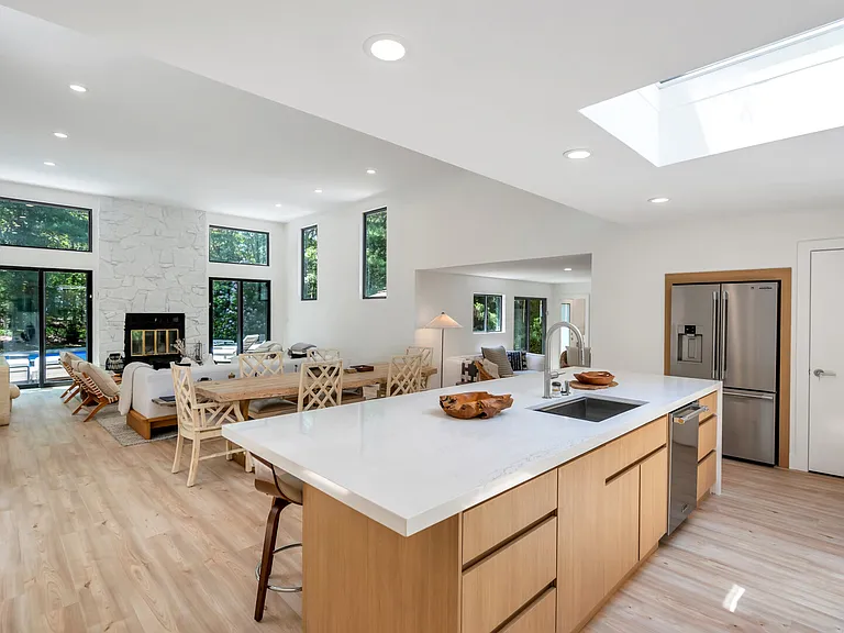 94 Peconic Hills Dr — Photo 14