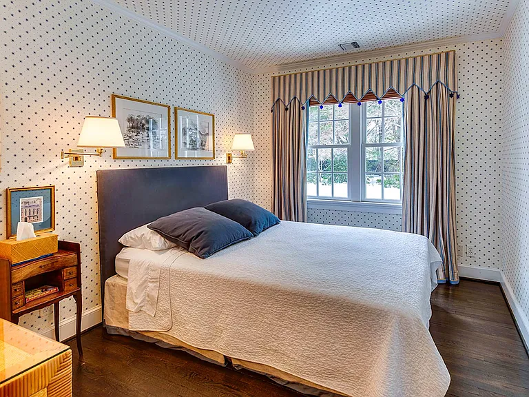 38 Halsey Ln — Photo 17
