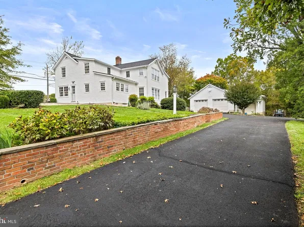 1101 Walker Rd, Great Falls, VA 22066