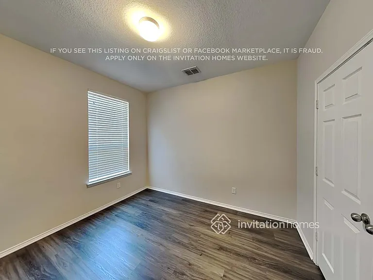 1607 Crown Daisy — Photo 12