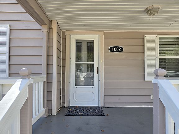 3rd image of 1002 W Woodlawn Ave