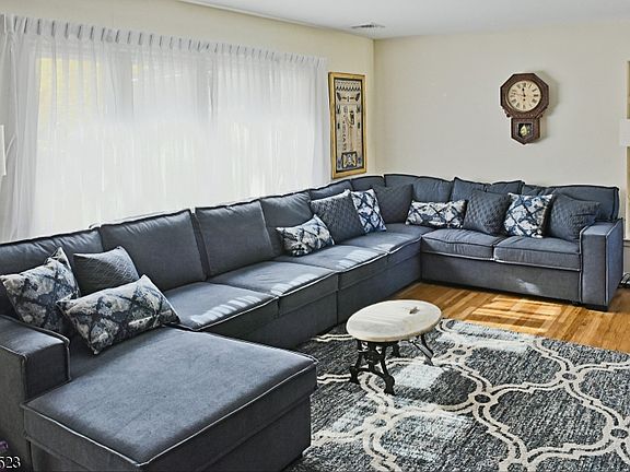 2nd image of 7 Rosewood Dr
