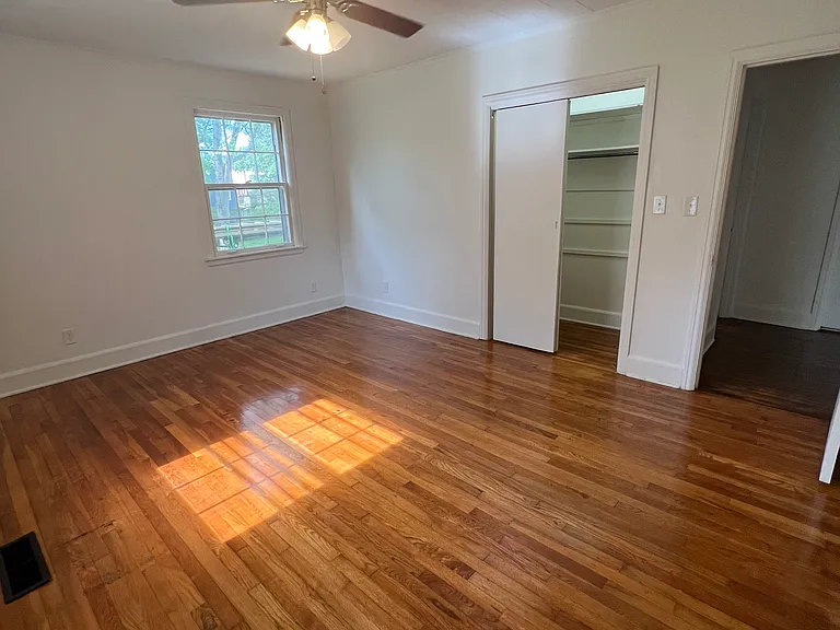 516 N Park St — Photo 22