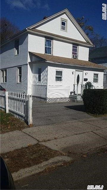 2nd image of 20 W 11th St