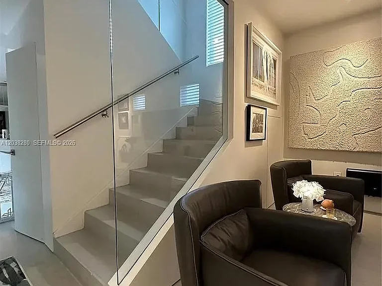 455 Amalfi Ave — Photo 6