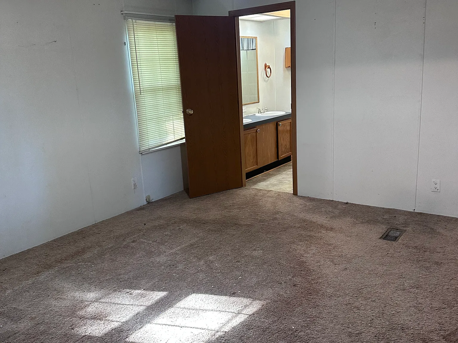 3 bed, 1700 sqft, $1,250 — Photo 3