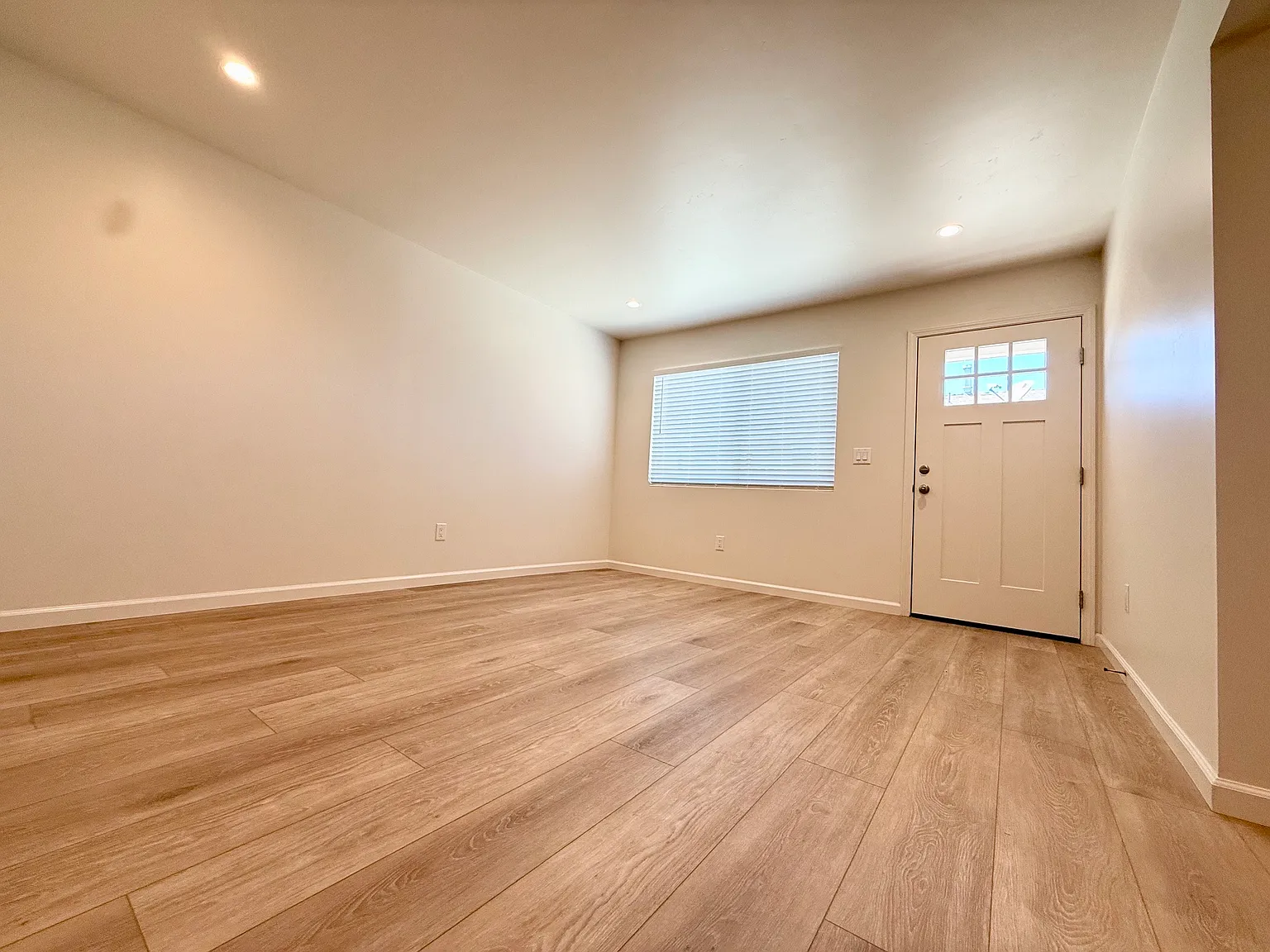 2 bed, 750 sqft, $2,795 — Photo 2