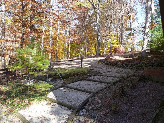 4th image of 3177 N Russell Rd