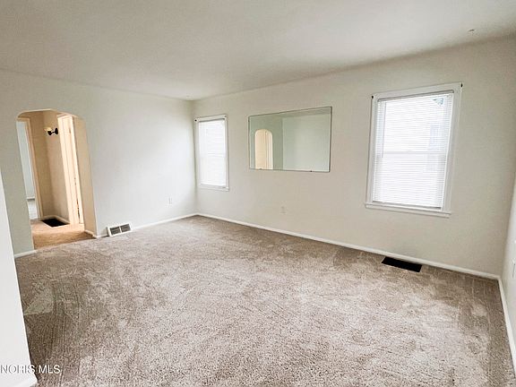 4th image of 111 Pasadena Blvd