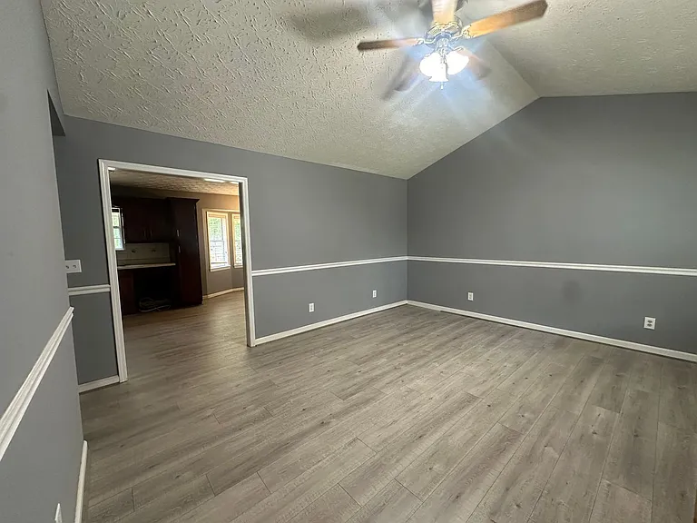 407 Southmoore Cir — Photo 3