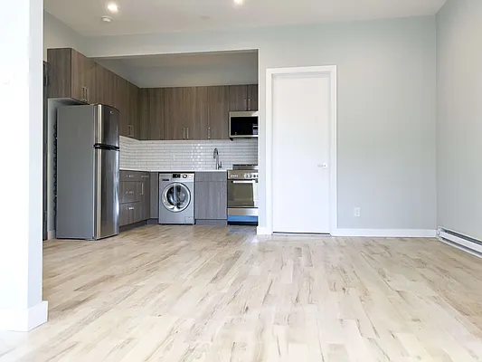 Rented by Realty 2000 Associates Ltd | media 36