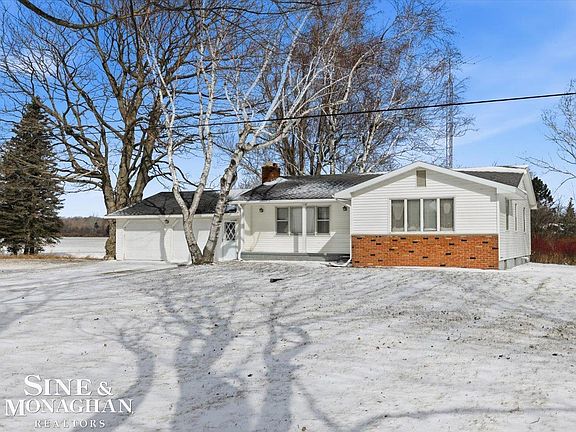 3rd image of 6761 Mortimer Line Rd