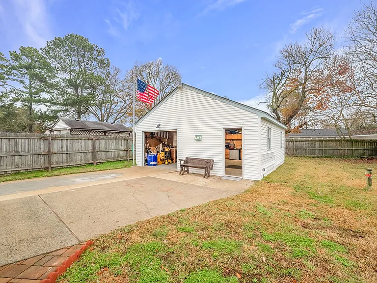 1061 Saint Julian Dr — Photo 35