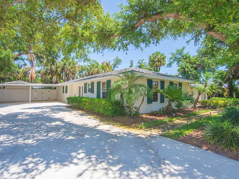 525 Iris Ln — Photo 4