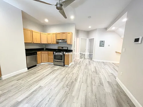 174 Bolton St Photo 1