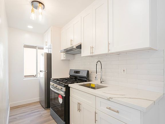 3rd image of 1221 N Genesee Ave APT 9