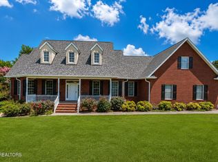 190 Williamsburg Dr, Lenoir City, TN 37772