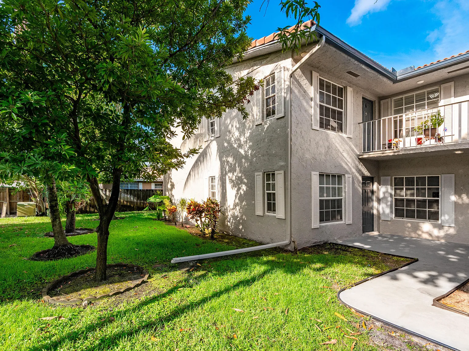2 bed, 1.0 bath, 8507 sqft, $2,295 — Photo 3