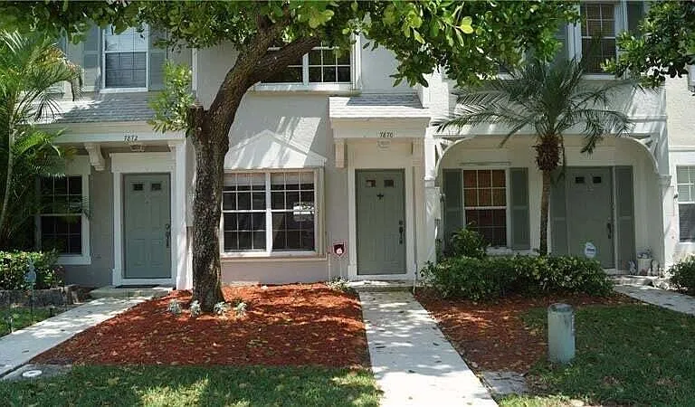 11010 Conch Ct — Photo 2