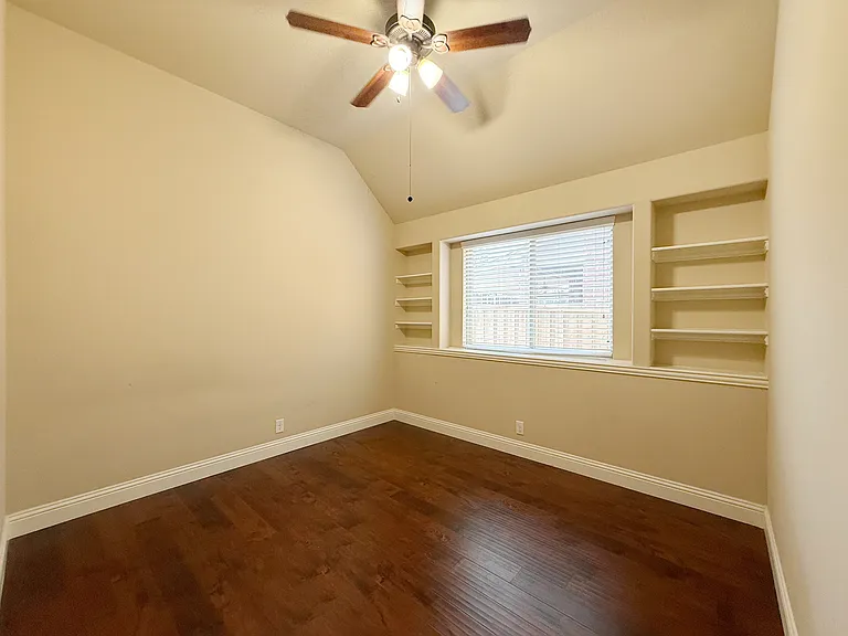 4303 Oak Bluff Dr — Photo 25