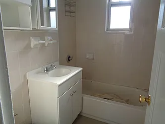 Rented by Zikos Realty Services