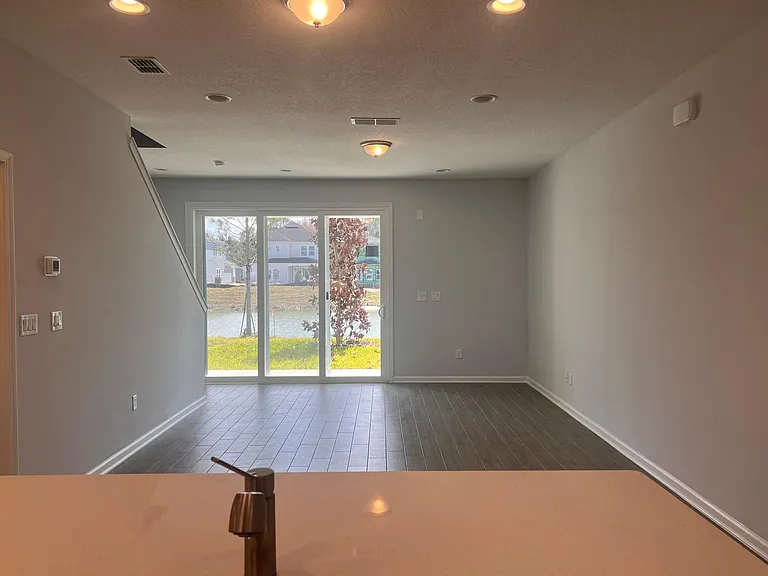 202 Brandon Lakes Dr — Photo 3