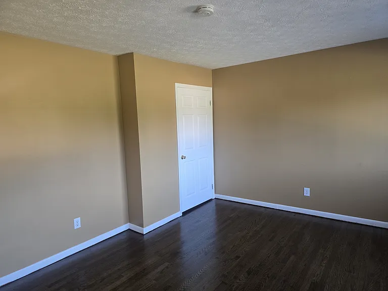 5068 Hendron Rd — Photo 12